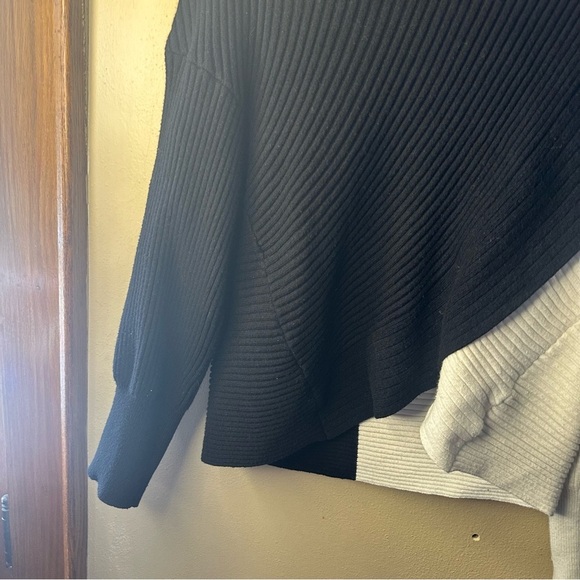 Womens EXPRESS black And White Long Sleeve Sweater - Picture 3 of 9